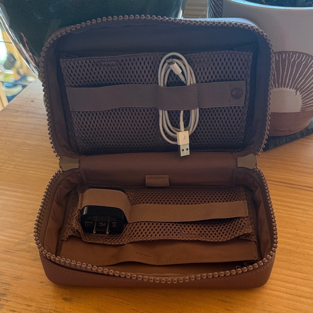 Arlo Neoprene Tech Organizer (Large)